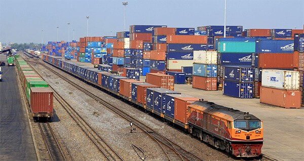 昭拍耶河Chao Phraya River中的曼谷港口以及莱卡邦内陆港Lat Krabang container terminal林查班港Laem Chabang