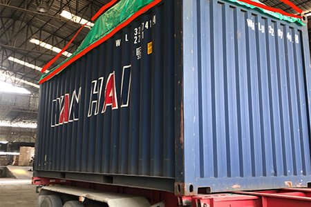 开顶柜顶部需用防雨布遮盖