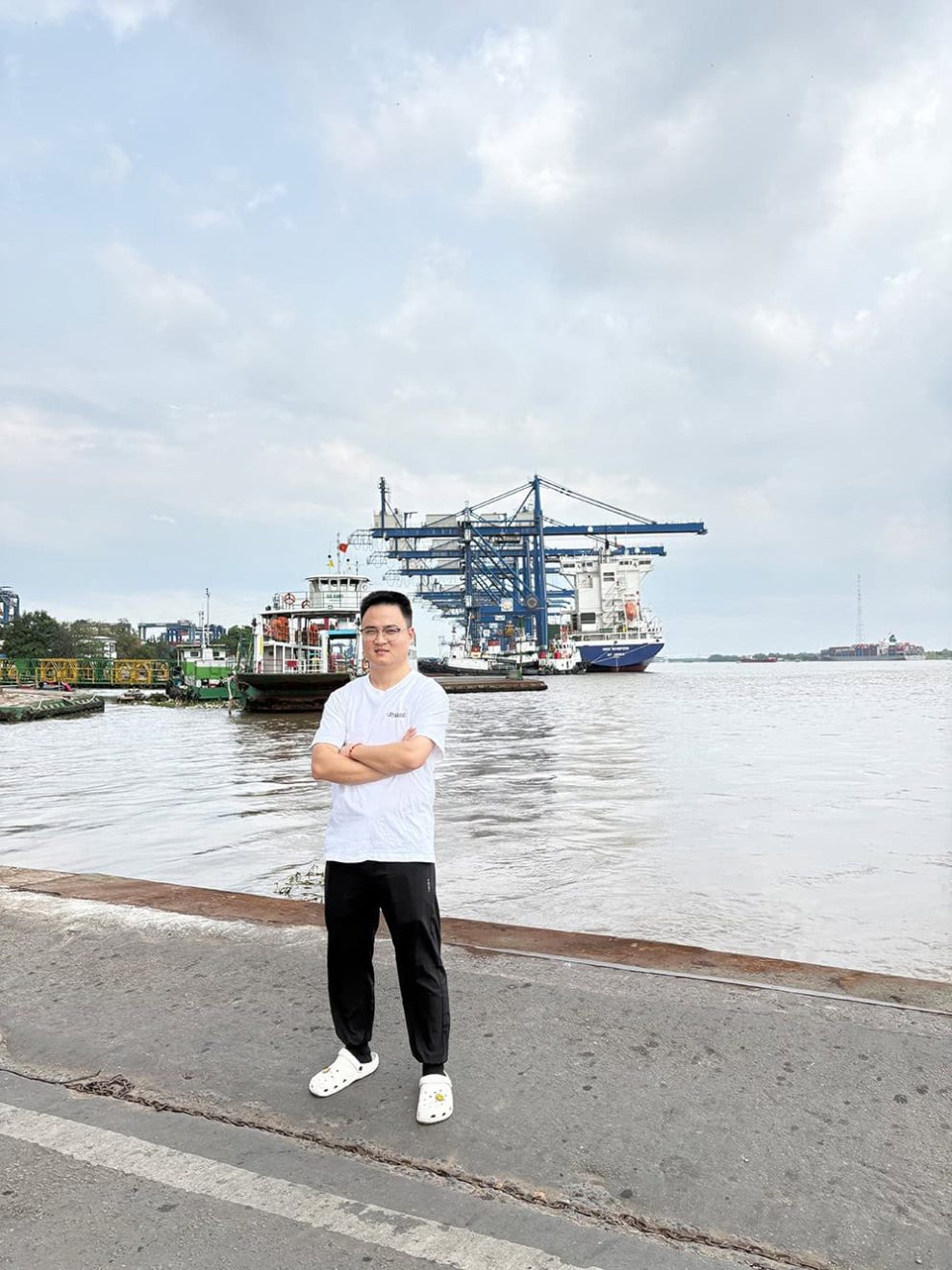 VISIT CAT LAI PORT