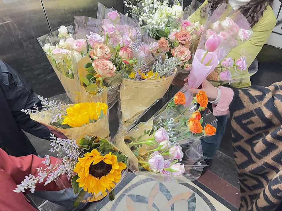 FLOWERS TO FLORAS IN DJCARGO